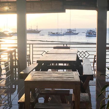 Bajo Sunset Hostel Лабуан Баджо Екстериор снимка