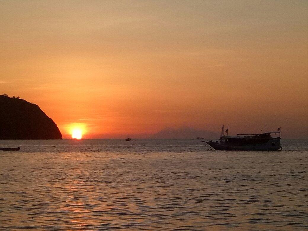 Bajo Sunset Hostel Лабуан Баджо Екстериор снимка