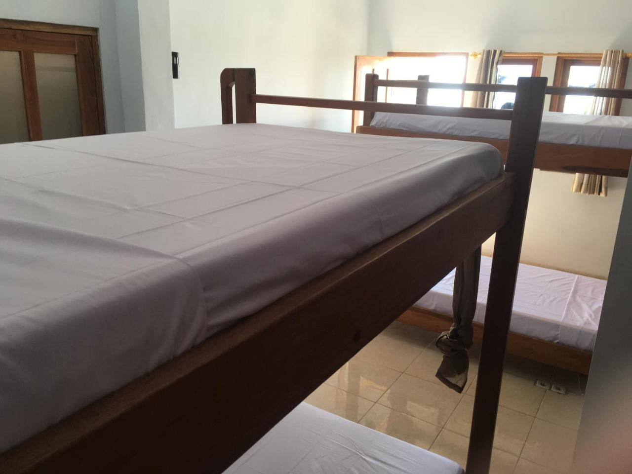 Bajo Sunset Hostel Лабуан Баджо Екстериор снимка