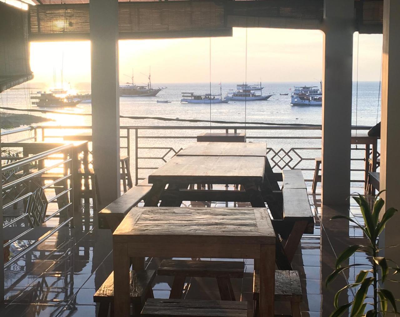 Bajo Sunset Hostel Лабуан Баджо Екстериор снимка