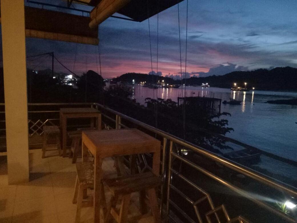 Bajo Sunset Hostel Лабуан Баджо Екстериор снимка