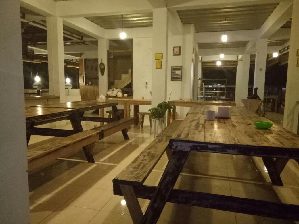 Bajo Sunset Hostel Лабуан Баджо Екстериор снимка
