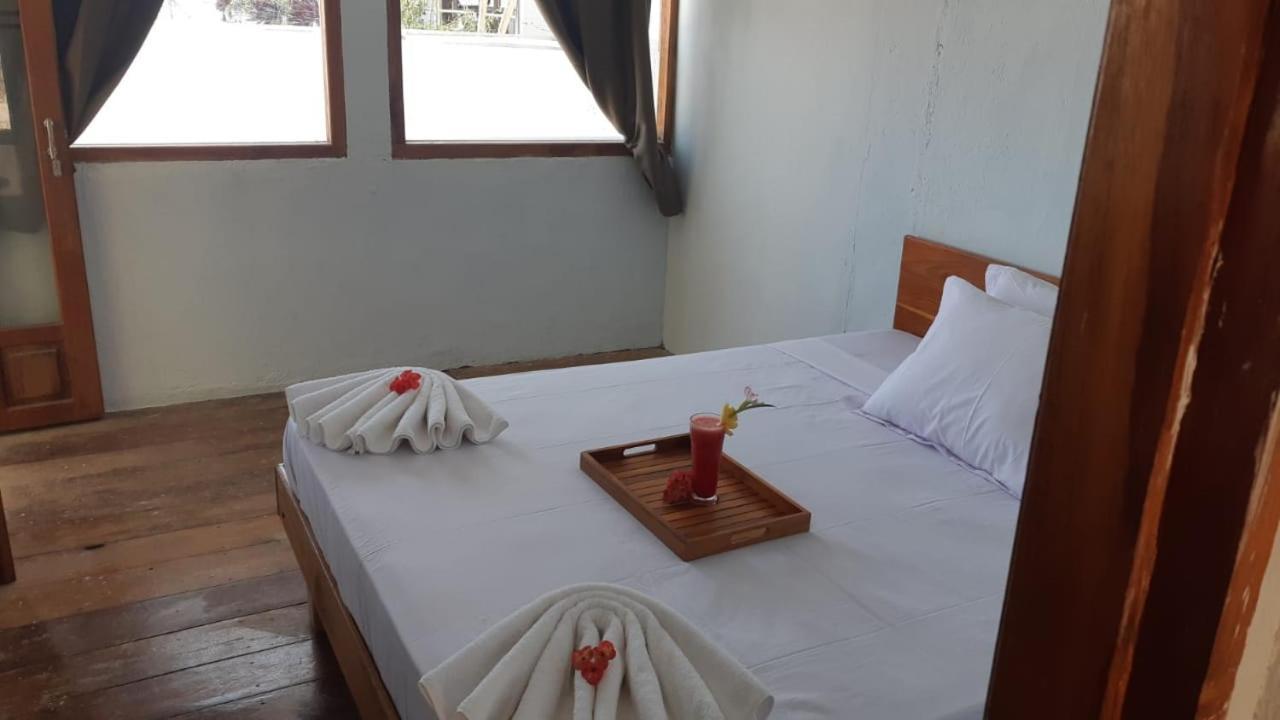 Bajo Sunset Hostel Лабуан Баджо Екстериор снимка