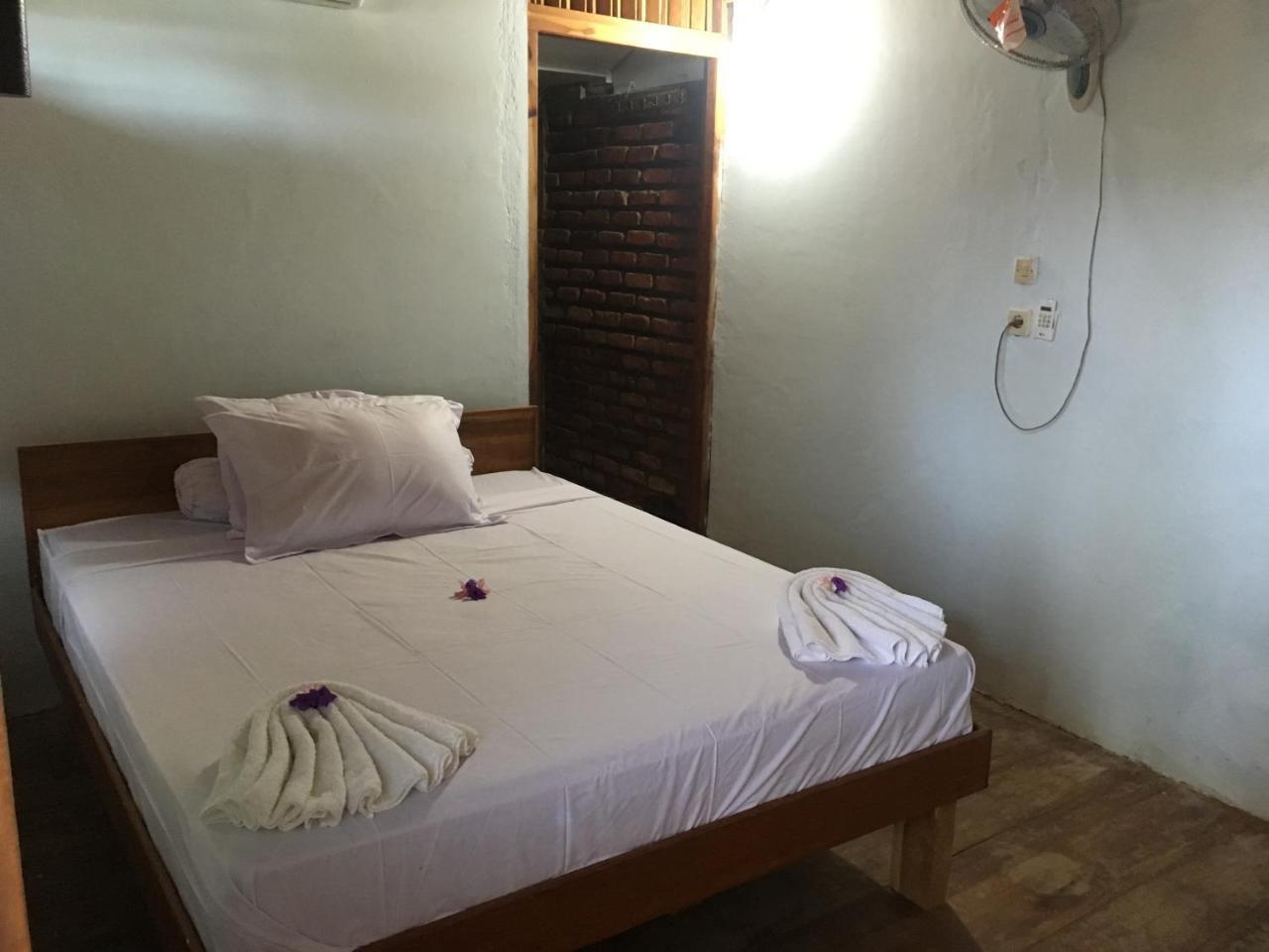 Bajo Sunset Hostel Лабуан Баджо Екстериор снимка