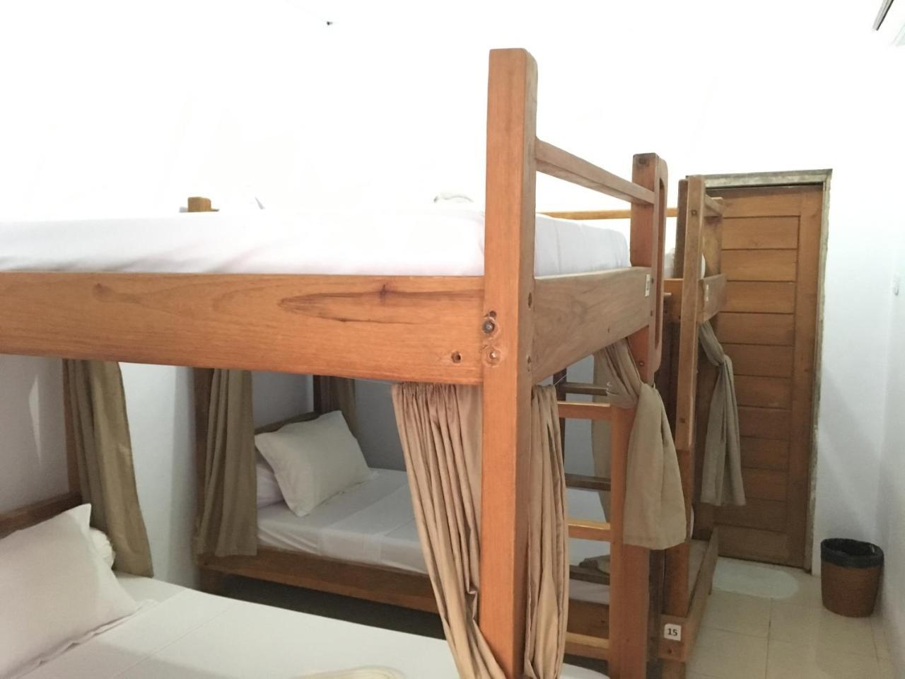Bajo Sunset Hostel Лабуан Баджо Екстериор снимка